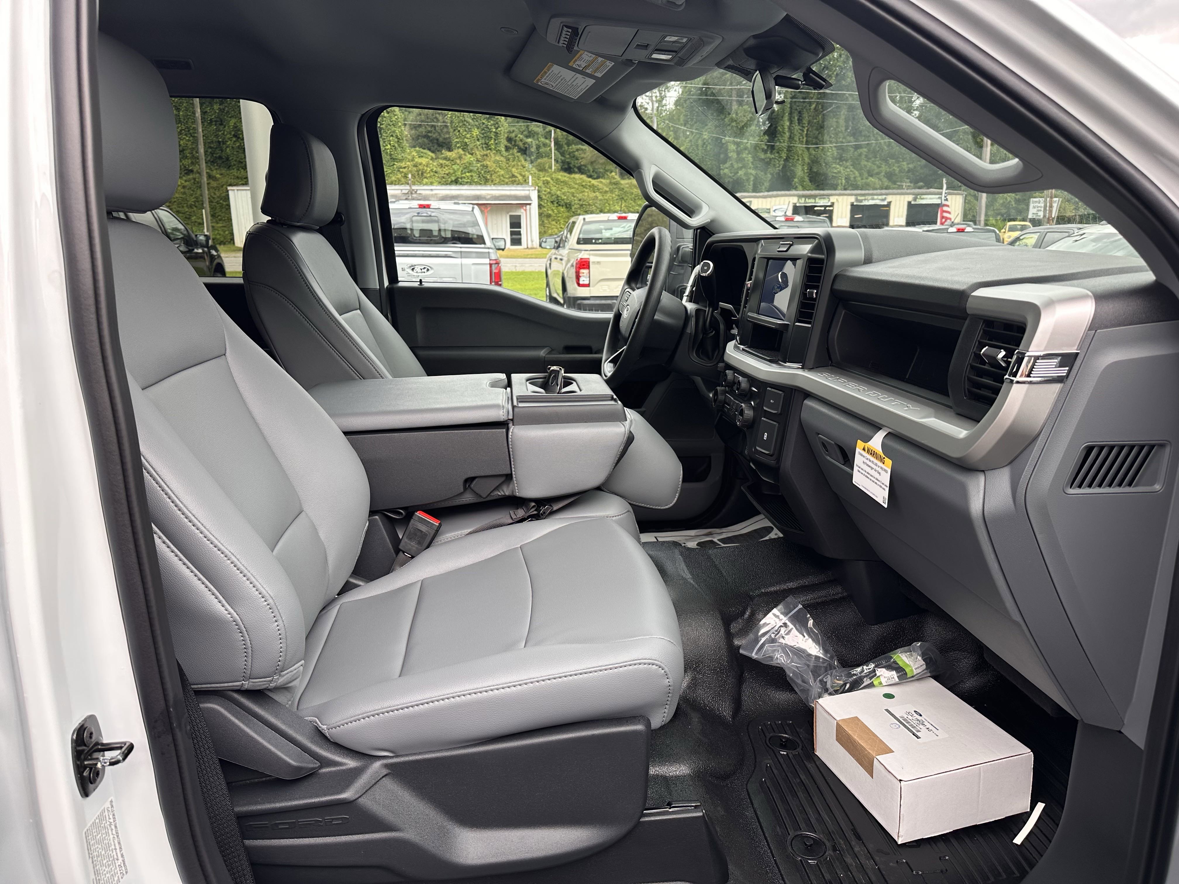 2025 Ford F-550 XL photo 4