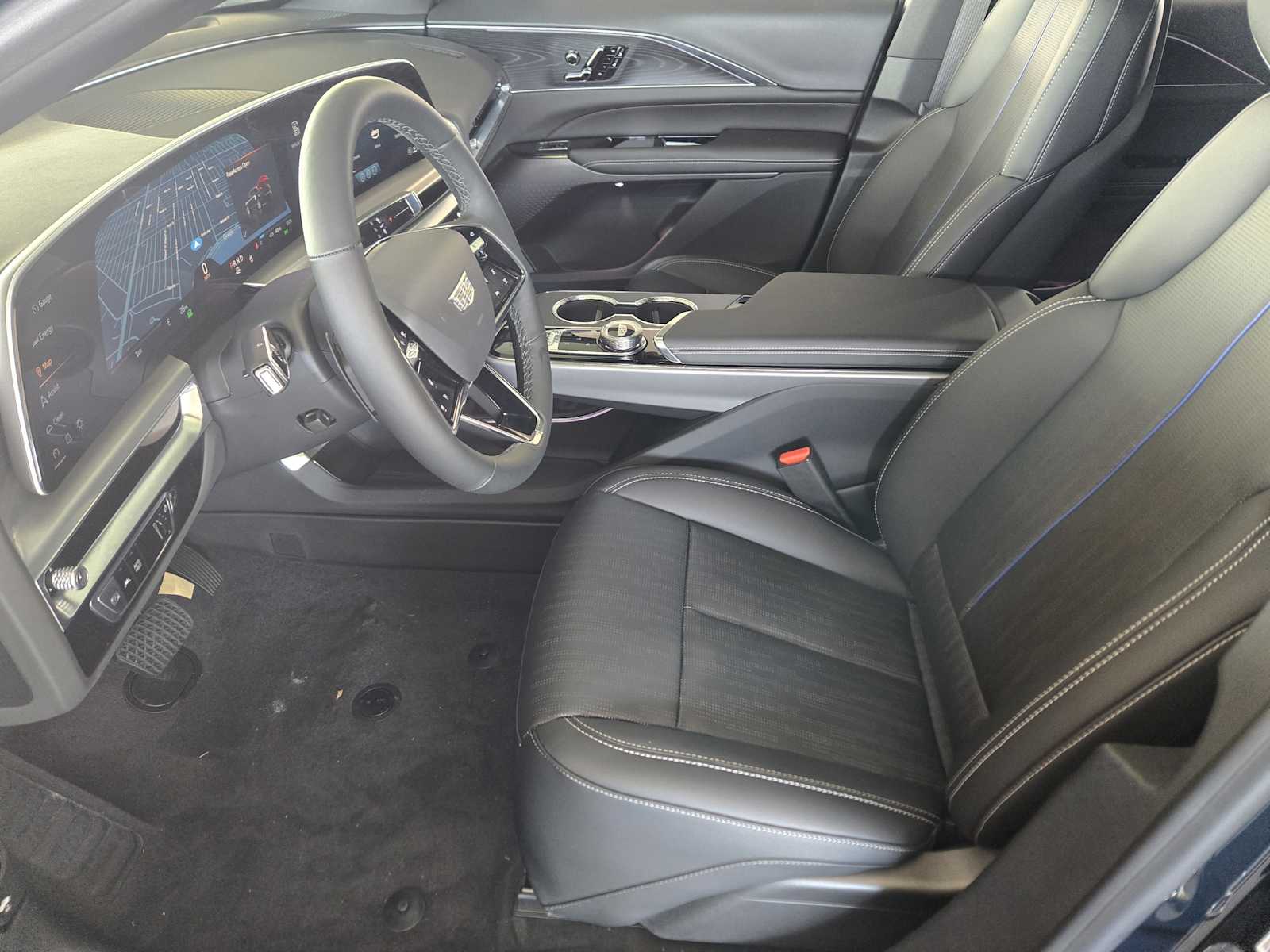 2025 Cadillac Lyriq Luxury photo 6