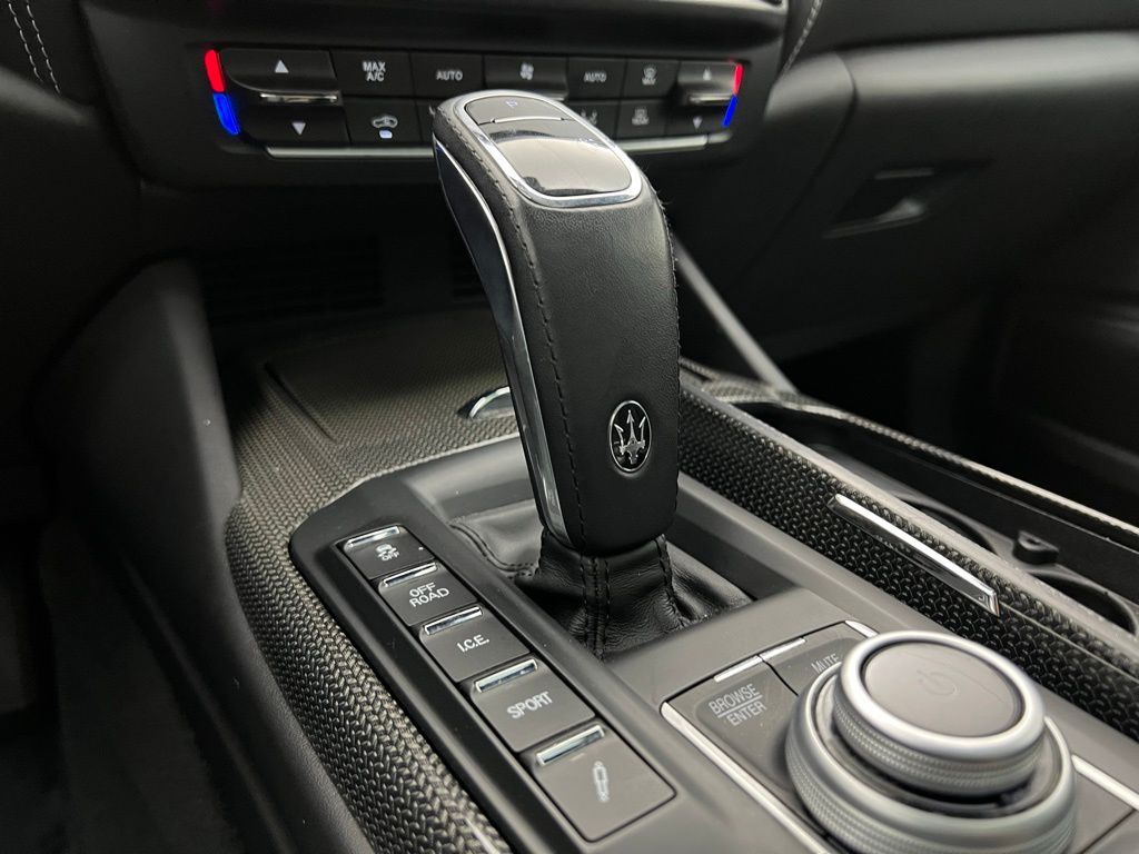 2022 Maserati Levante GT photo 12