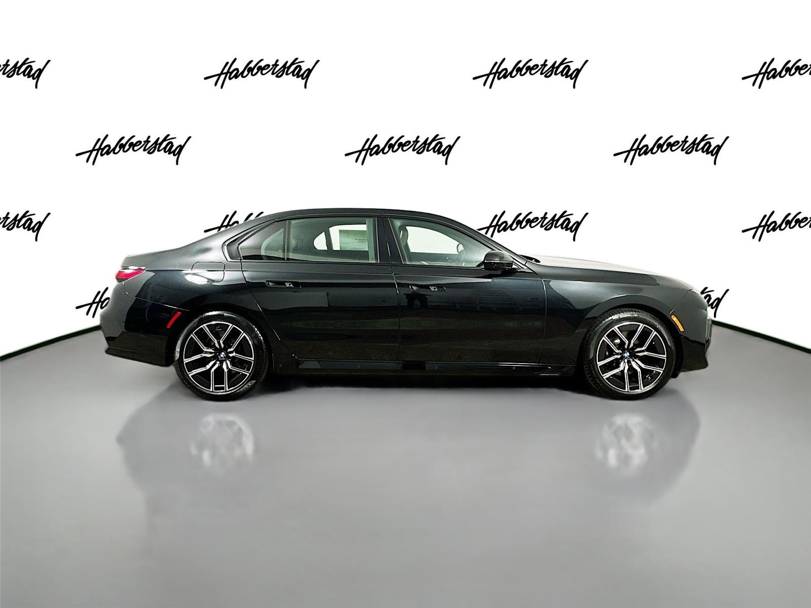 2026 Bmw 750e photo 4