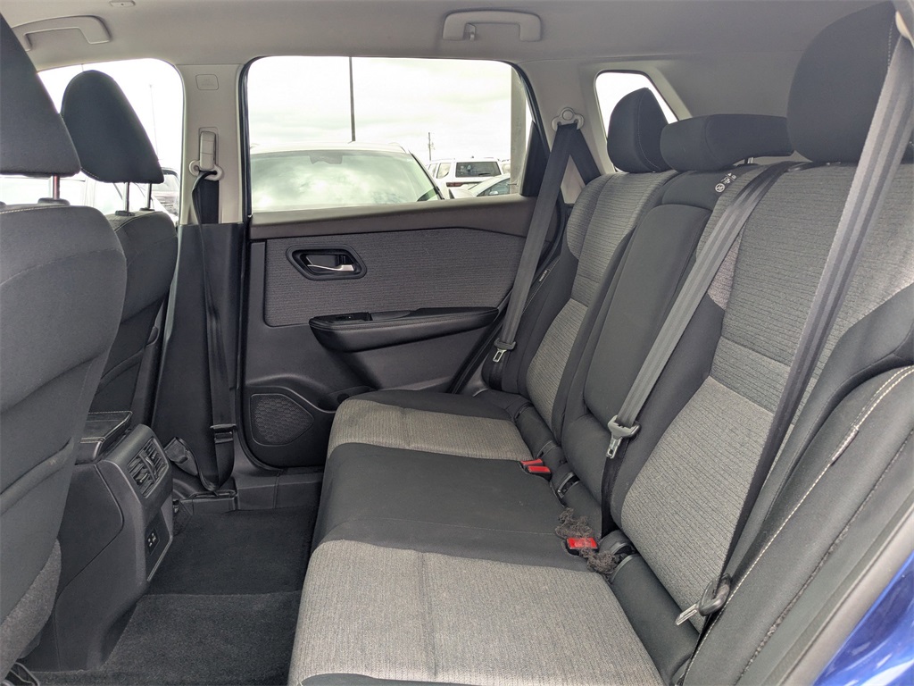 2022 Nissan Rogue SV photo 13