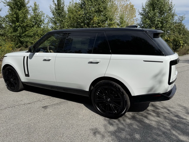 2025 Land Rover Range Rover SE photo 5