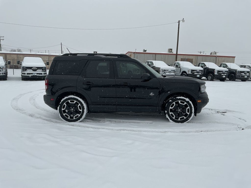 2022 Ford Bronco Sport Outer Banks photo 2