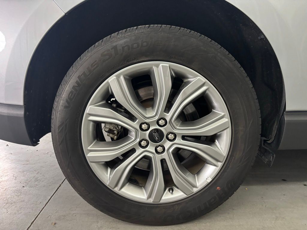 2024 Ford Edge Titanium photo 14