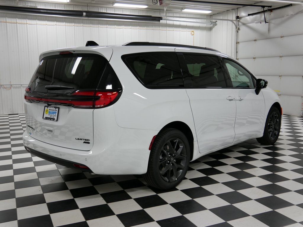 2026 Chrysler Pacifica Limited photo 2
