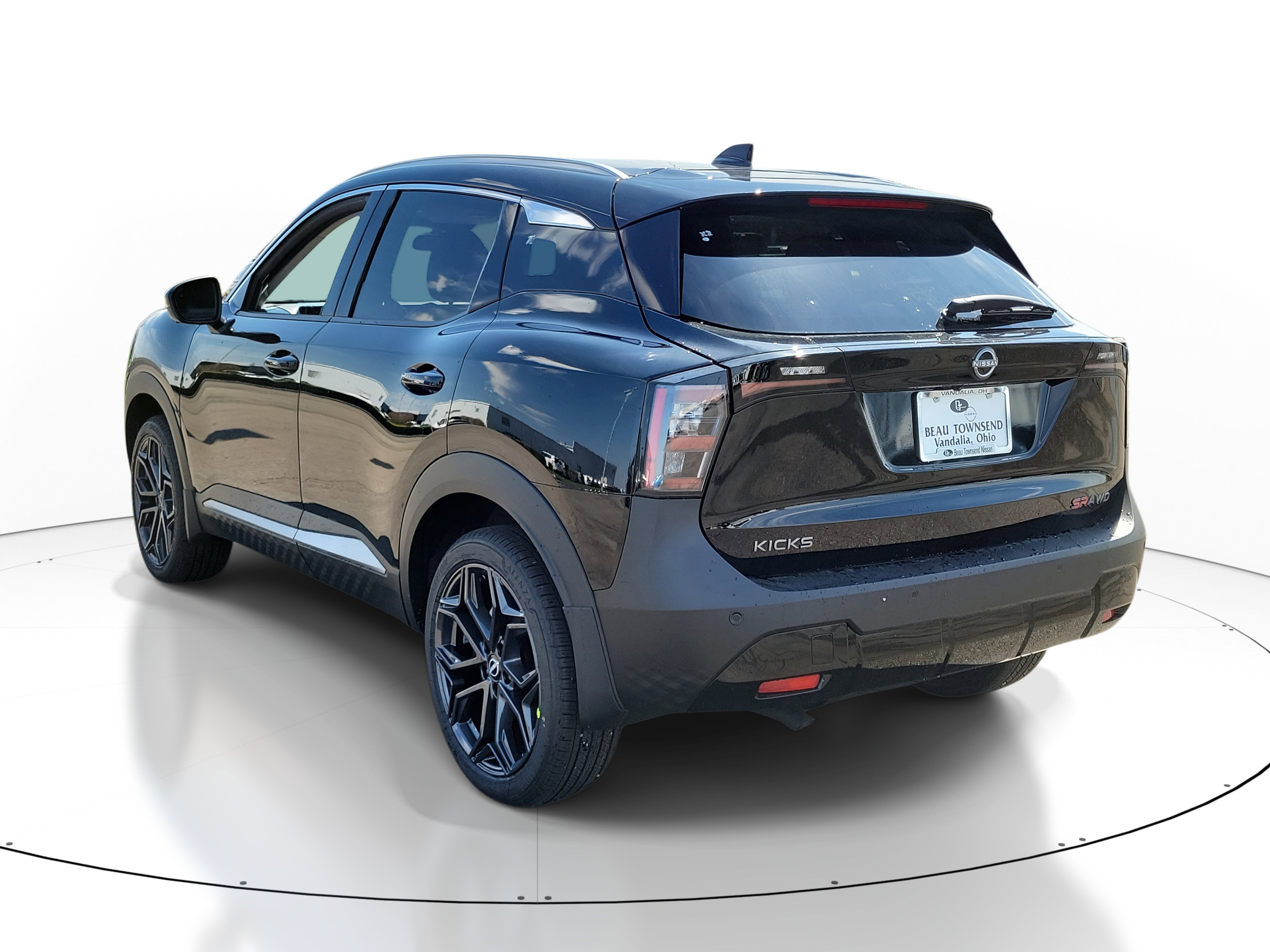 2025 Nissan Kicks SR photo 2