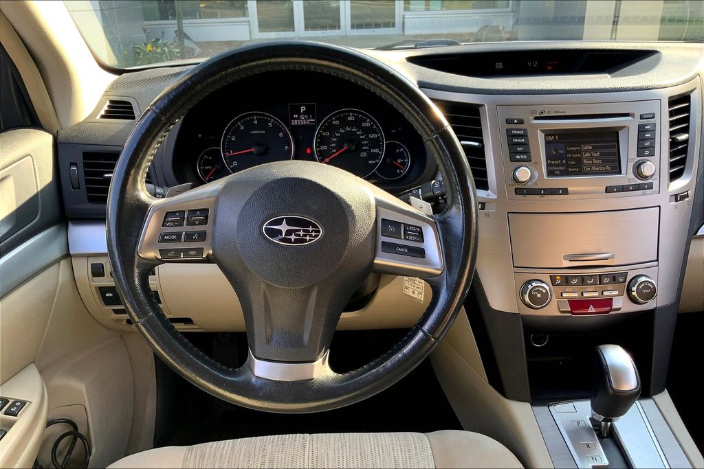 2014 Subaru Outback 2.5i Premium photo 2