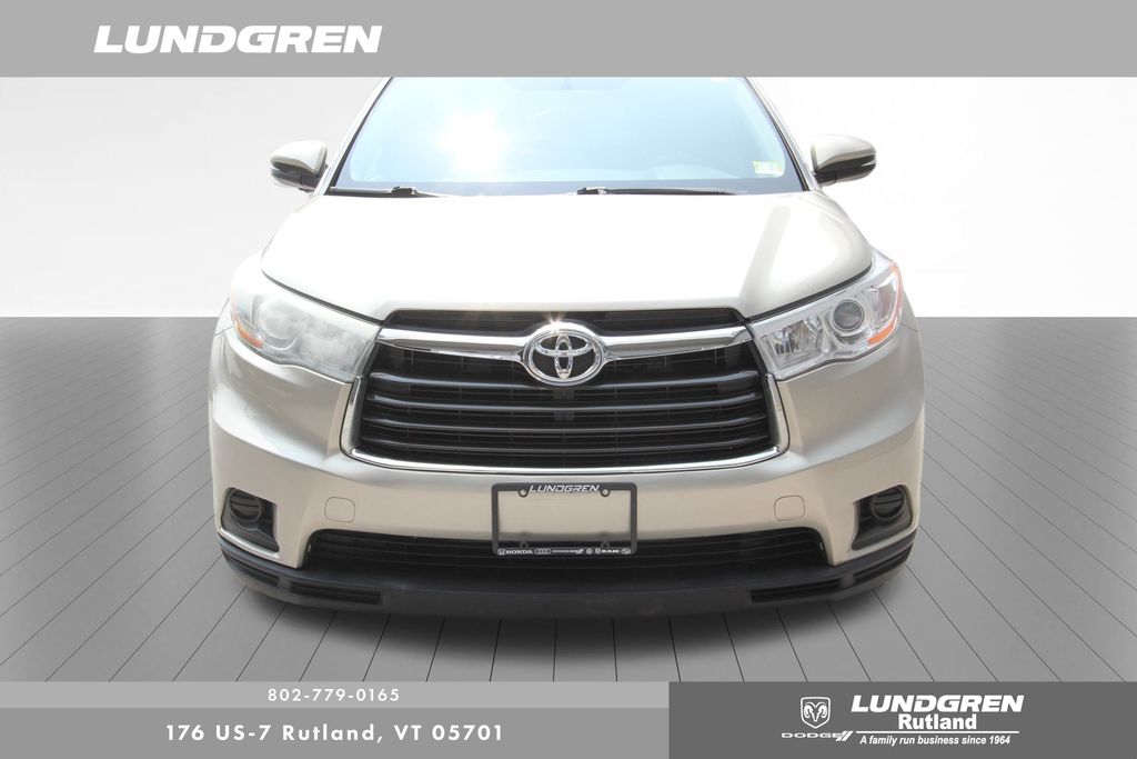 2015 Toyota Highlander LE Plus photo 32