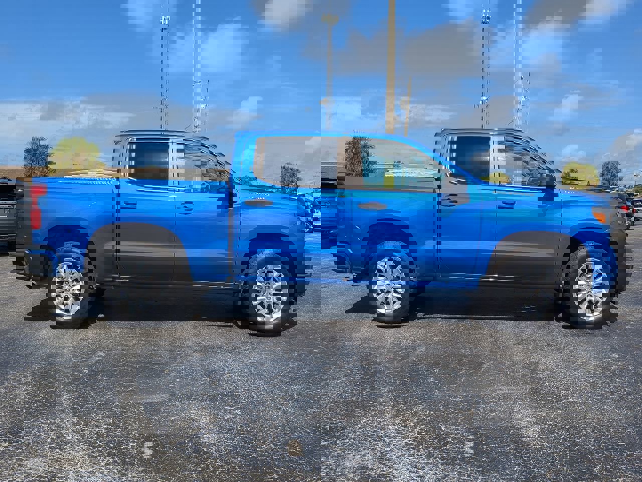2023 Chevrolet Silverado 1500 Custom photo 3