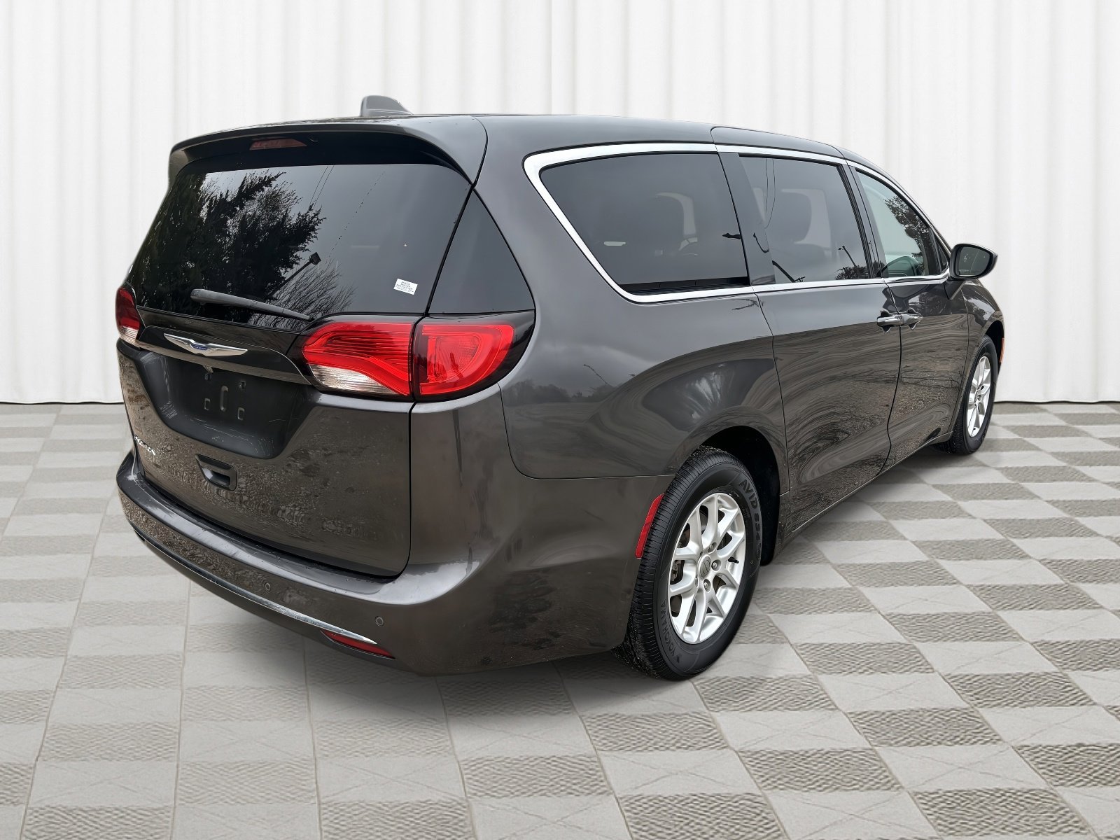 2020 Chrysler Pacifica Touring photo 3
