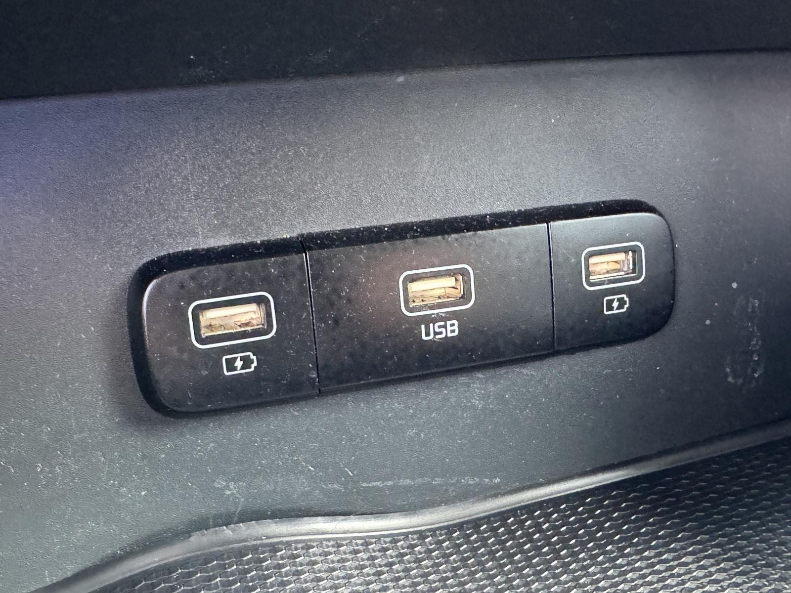 2022 Kia Carnival LX photo 21