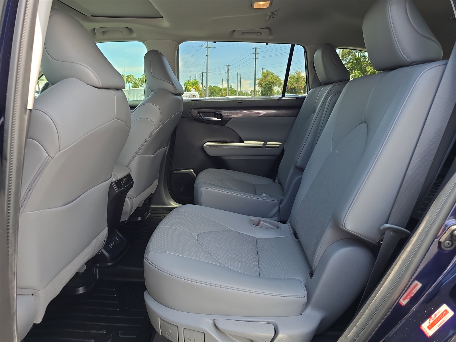 2022 Toyota Highlander Limited photo 11
