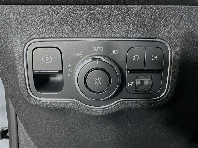 2026 Mercedes Benz GLB 250 photo 10