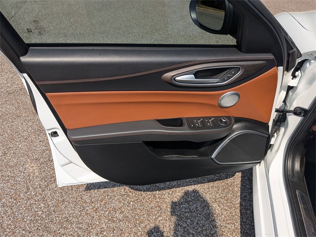 2019 Alfa Romeo Giulia Ti photo 17