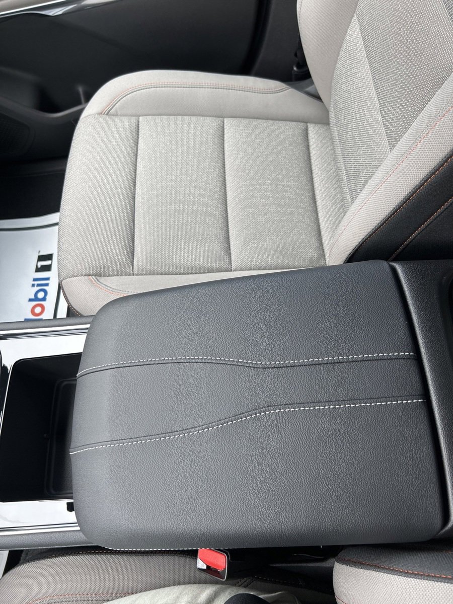 2025 Chevrolet Traverse photo 32