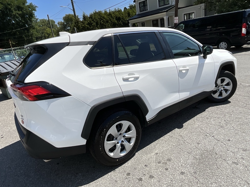 2022 Toyota RAV4 LE photo 6
