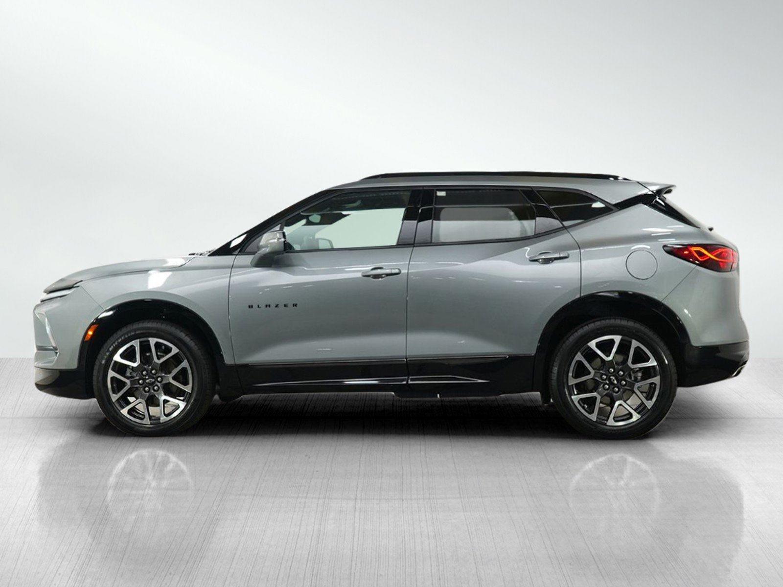 Used 2023 Chevrolet Blazer RS with VIN 3GNKBKRS3PS226921 for sale in Burnsville, Minnesota