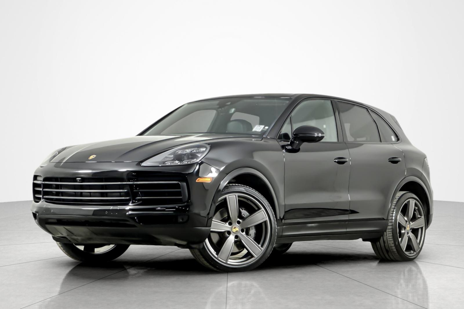 2023 Porsche Cayenne Platinum Edition's photo
