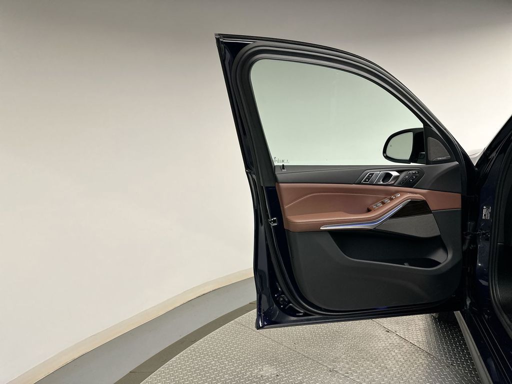 2025 Bmw X7 M60i photo 10