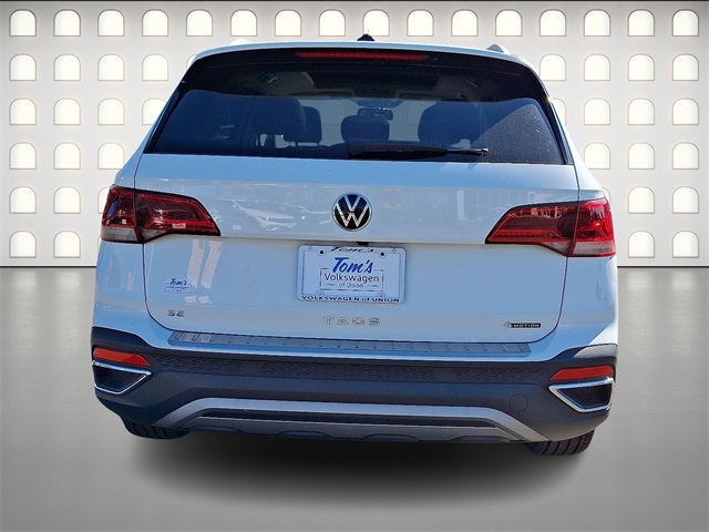2022 Volkswagen Taos SE photo 2