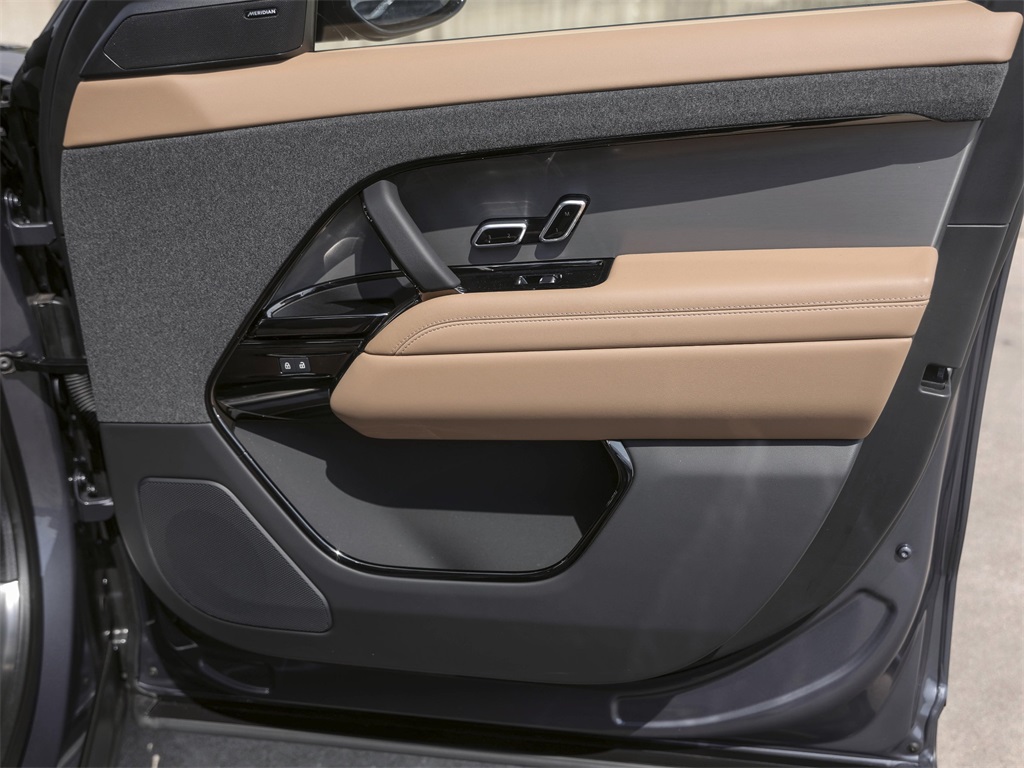 2025 Land Rover Range Rover Sport SE photo 28