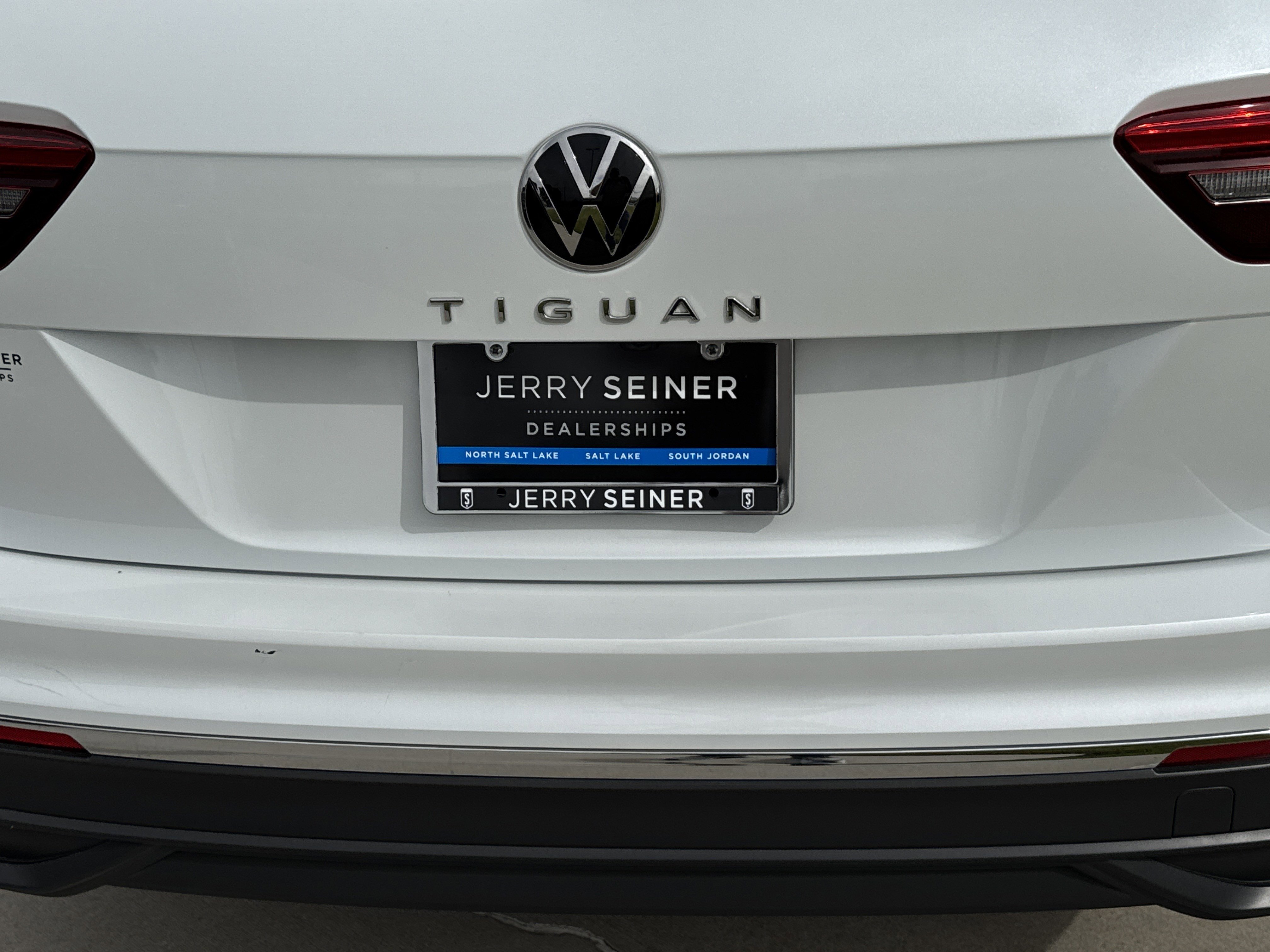 2023 Volkswagen Tiguan SE photo 5