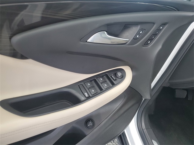 2020 Buick Envision Essence photo 5