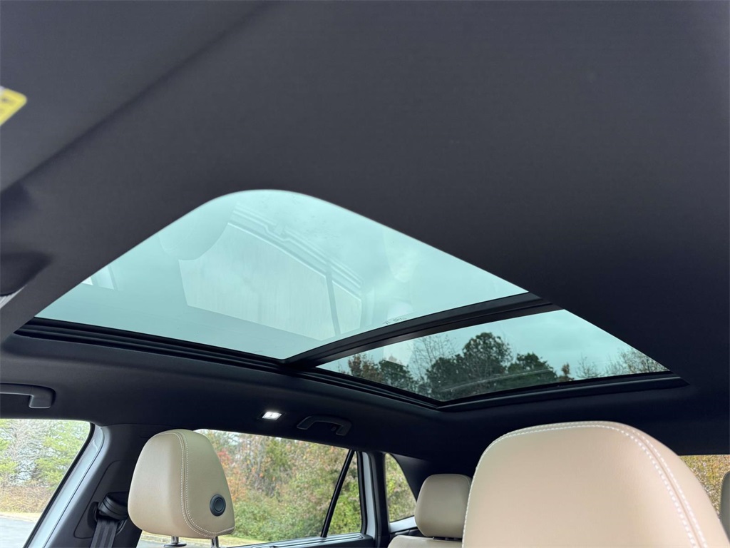 2026 Volkswagen Atlas Cross Sport SE Technology photo 3