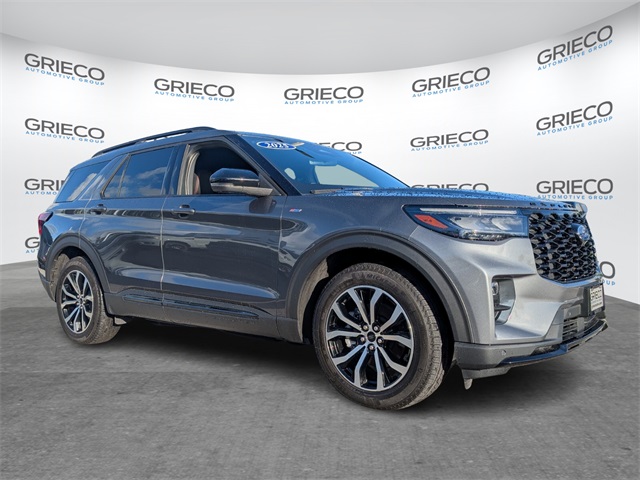 2025 Ford Explorer ST-LINE's photo