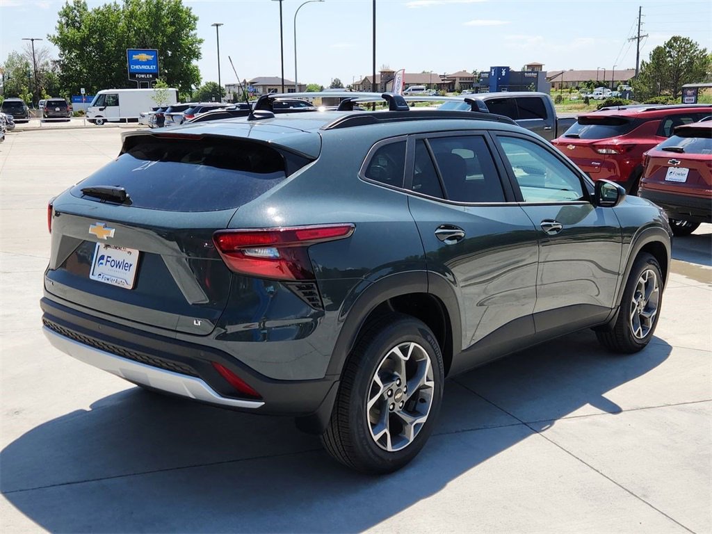 2025 Chevrolet Trax LT photo 7