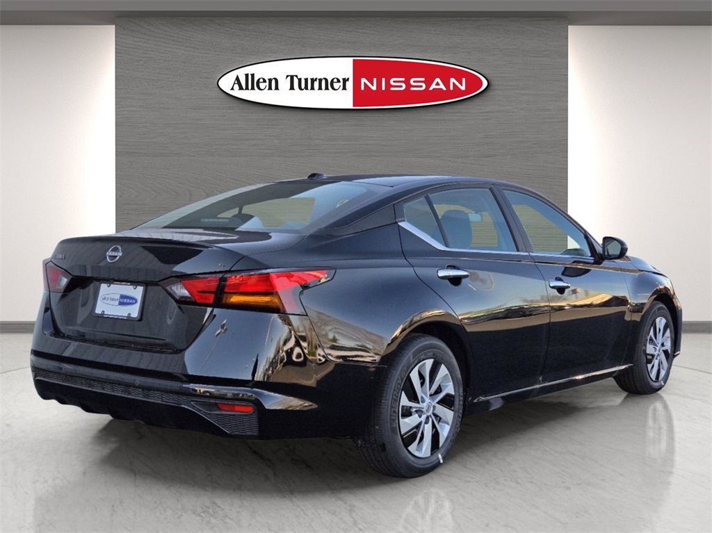 2025 Nissan Altima S photo 4