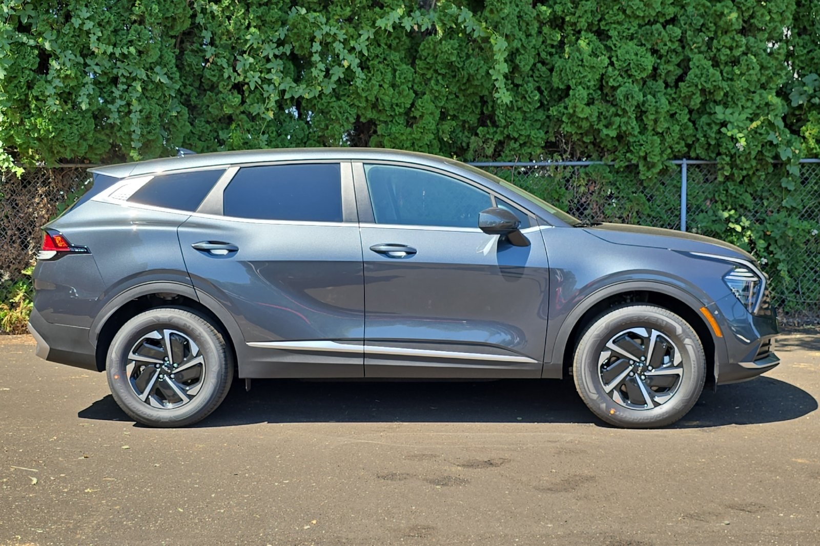 2025 Kia Sportage LX photo 2