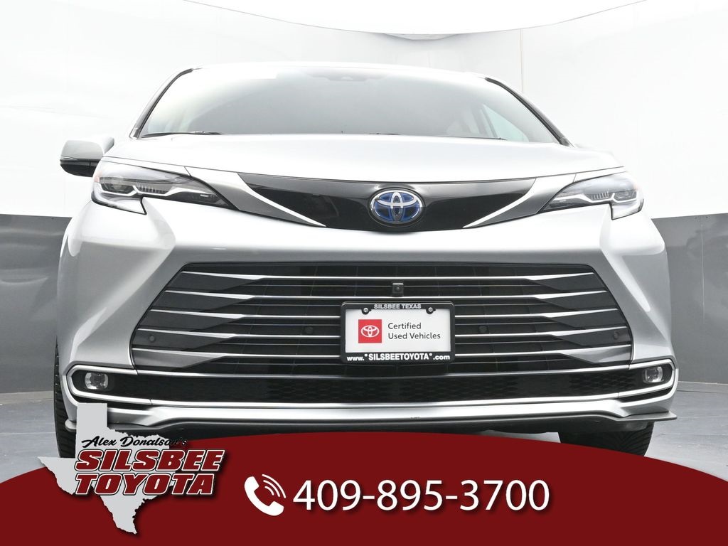 2022 Toyota Sienna Platinum photo 21