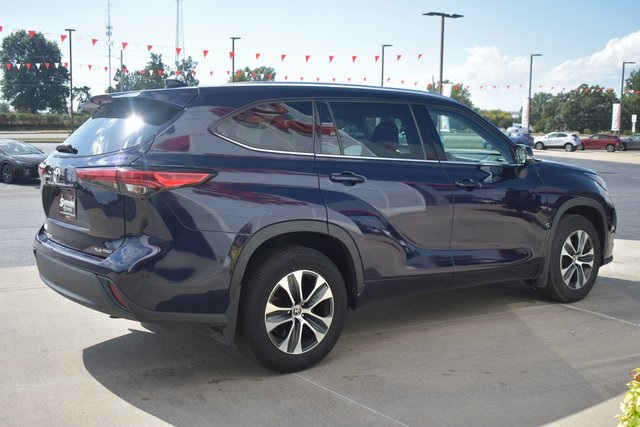2021 Toyota Highlander XLE photo 4
