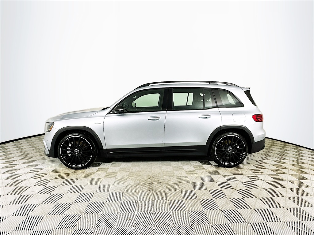2025 Mercedes Benz GLB 35 AMG 4MATIC photo 4