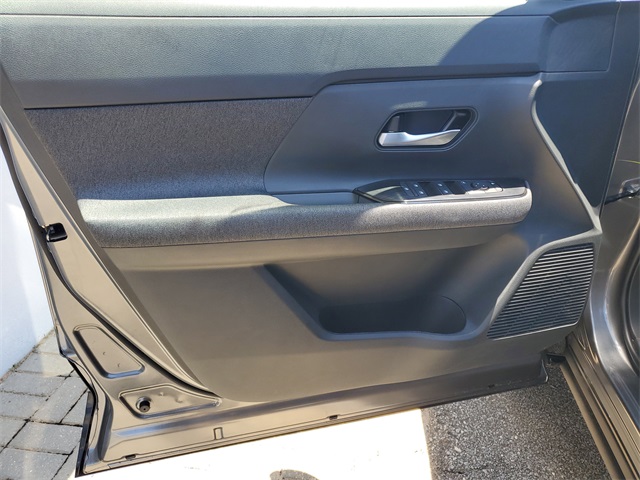 2025 Nissan Kicks SV photo 11