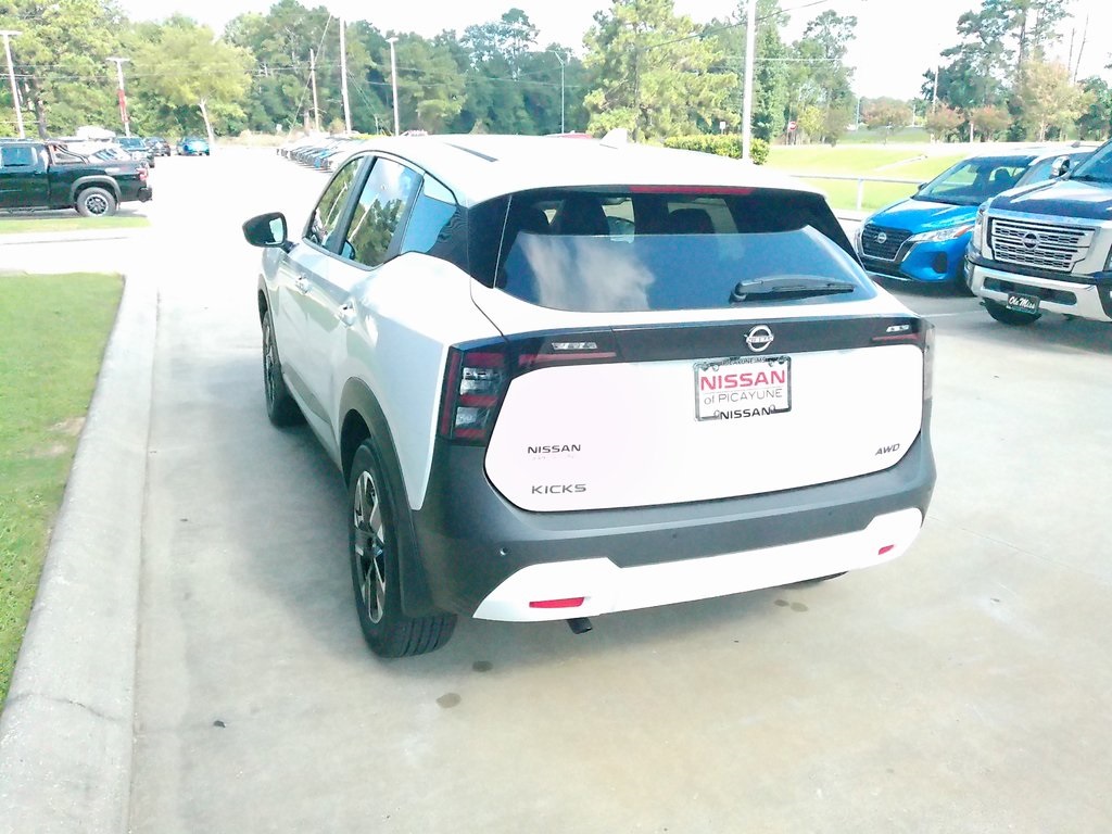 2025 Nissan Kicks SV photo 5