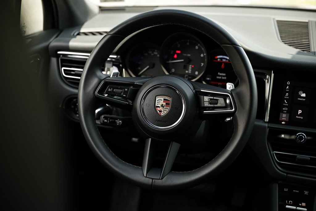 2024 Porsche Macan T photo 30