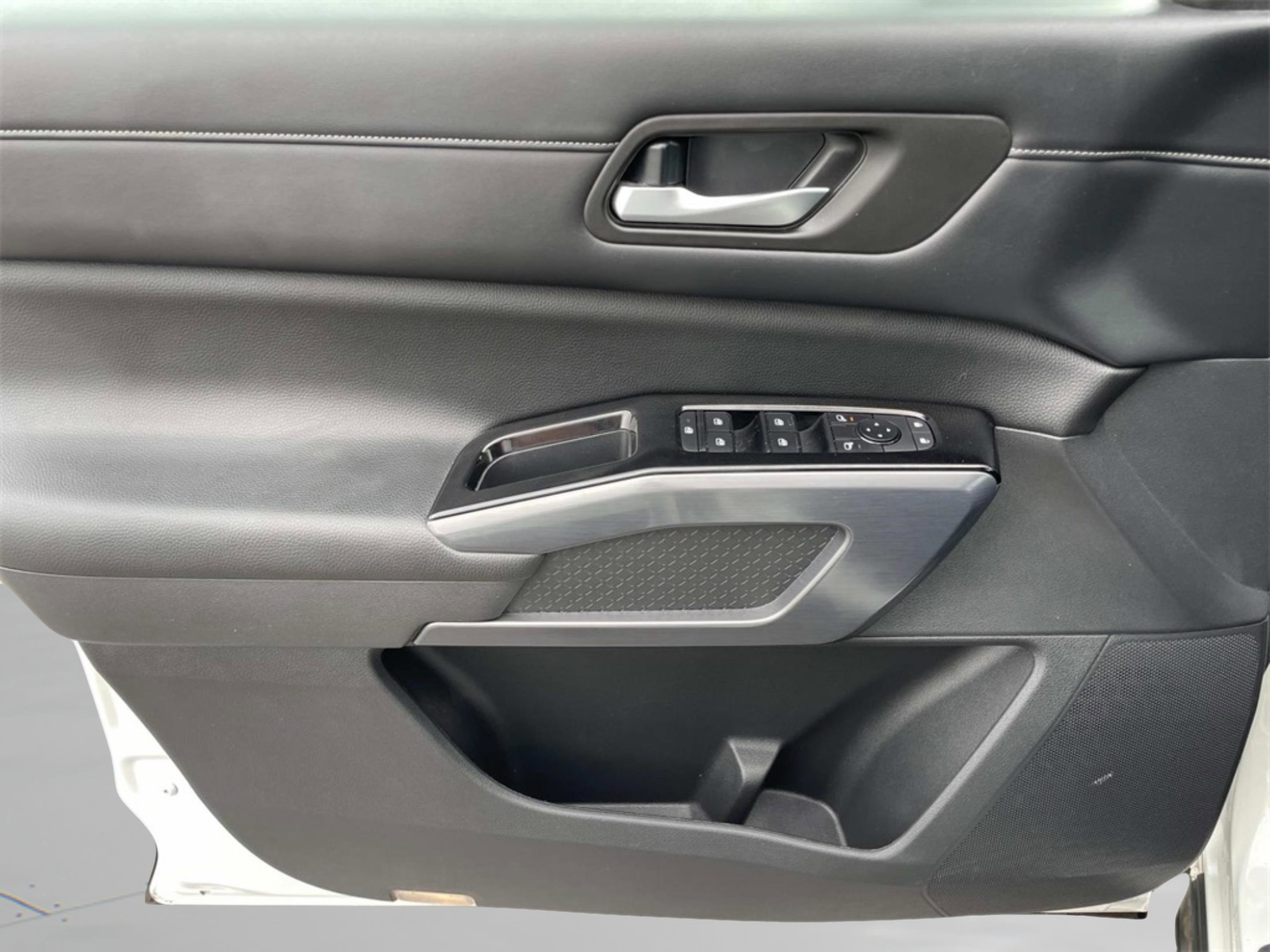 2022 Nissan Pathfinder SL photo 13