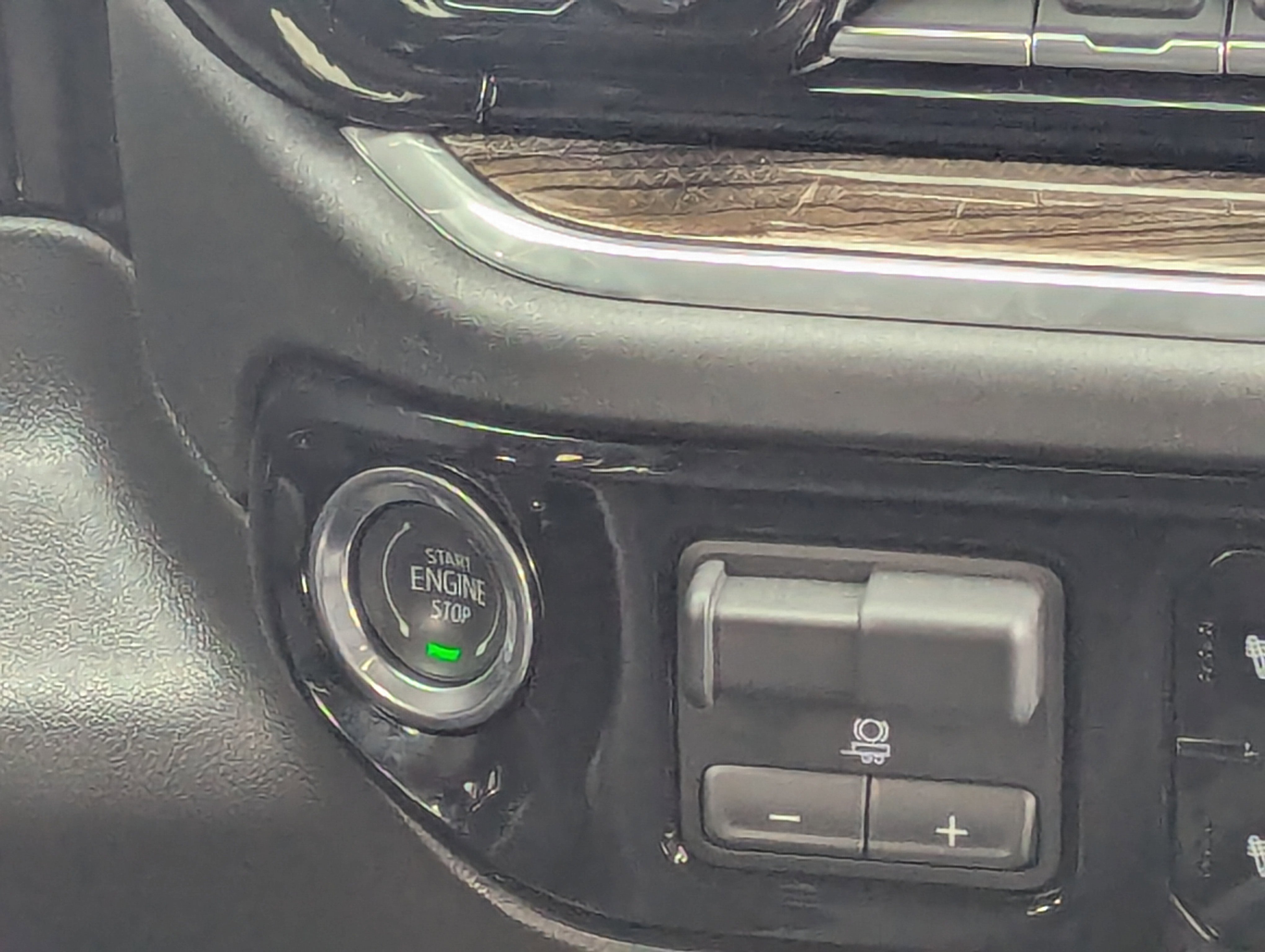 2025 Chevrolet Silverado 1500 LT Trail Boss photo 4