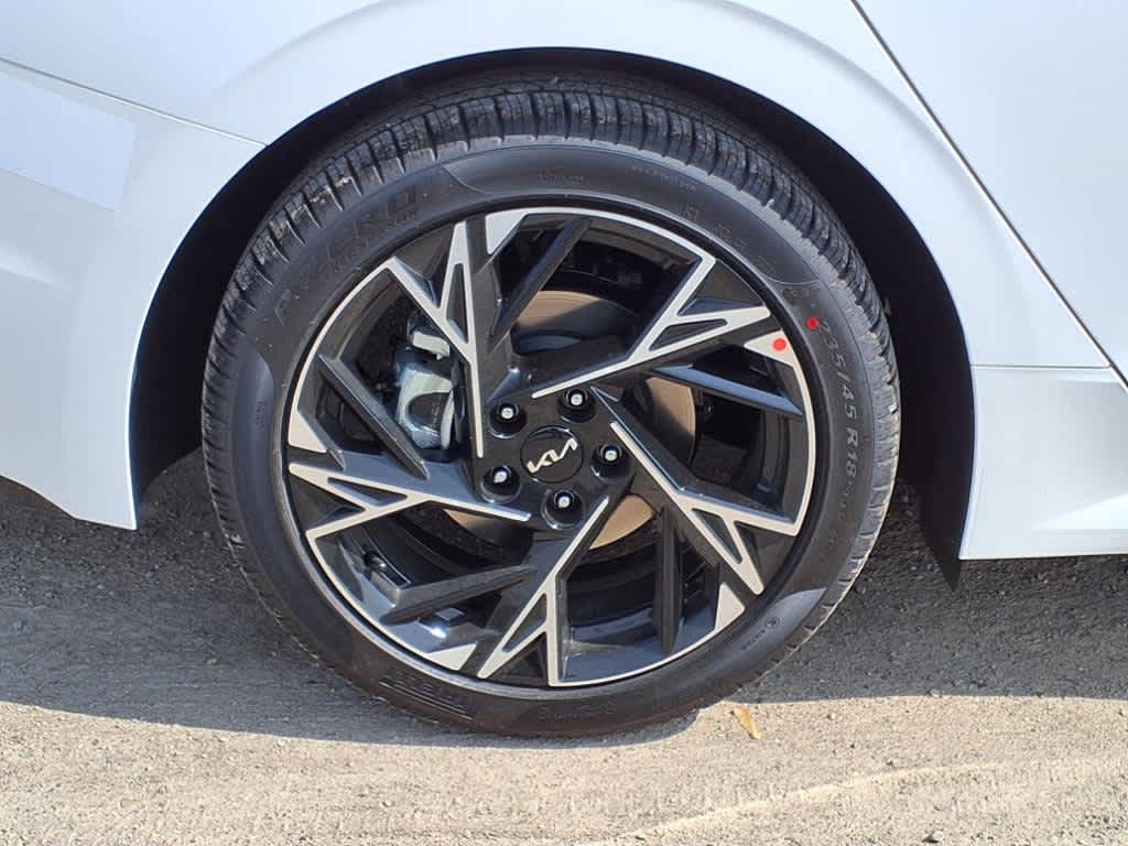 2025 Kia K5 GT-Line photo 4