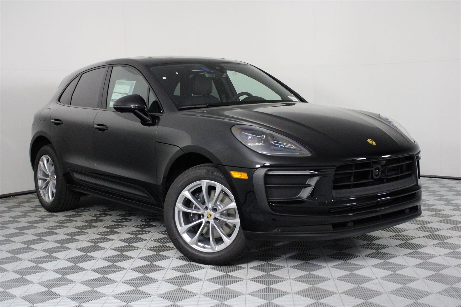 2026 Porsche Macan T photo 4