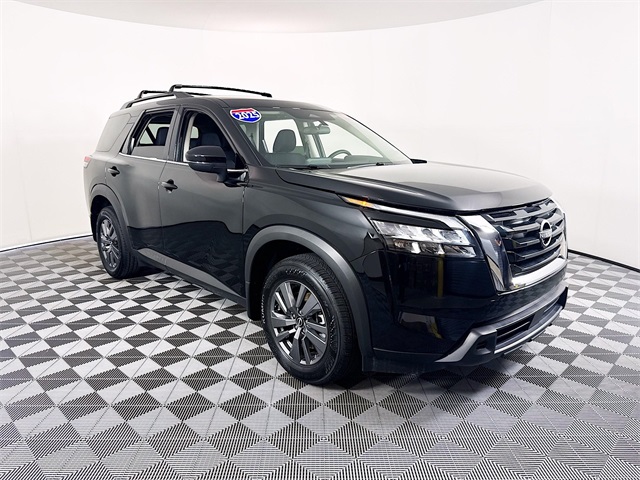2025 Nissan Pathfinder SV's photo