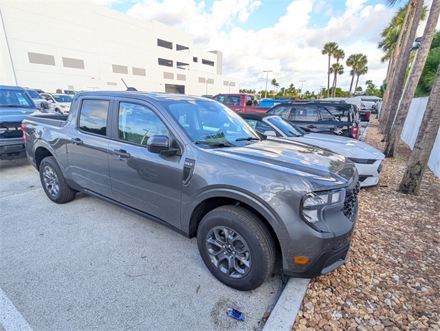 2025 Ford Maverick XLT photo 2