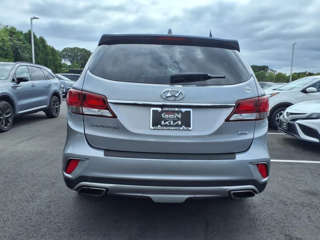 2018 Hyundai Santa Fe SE photo 3