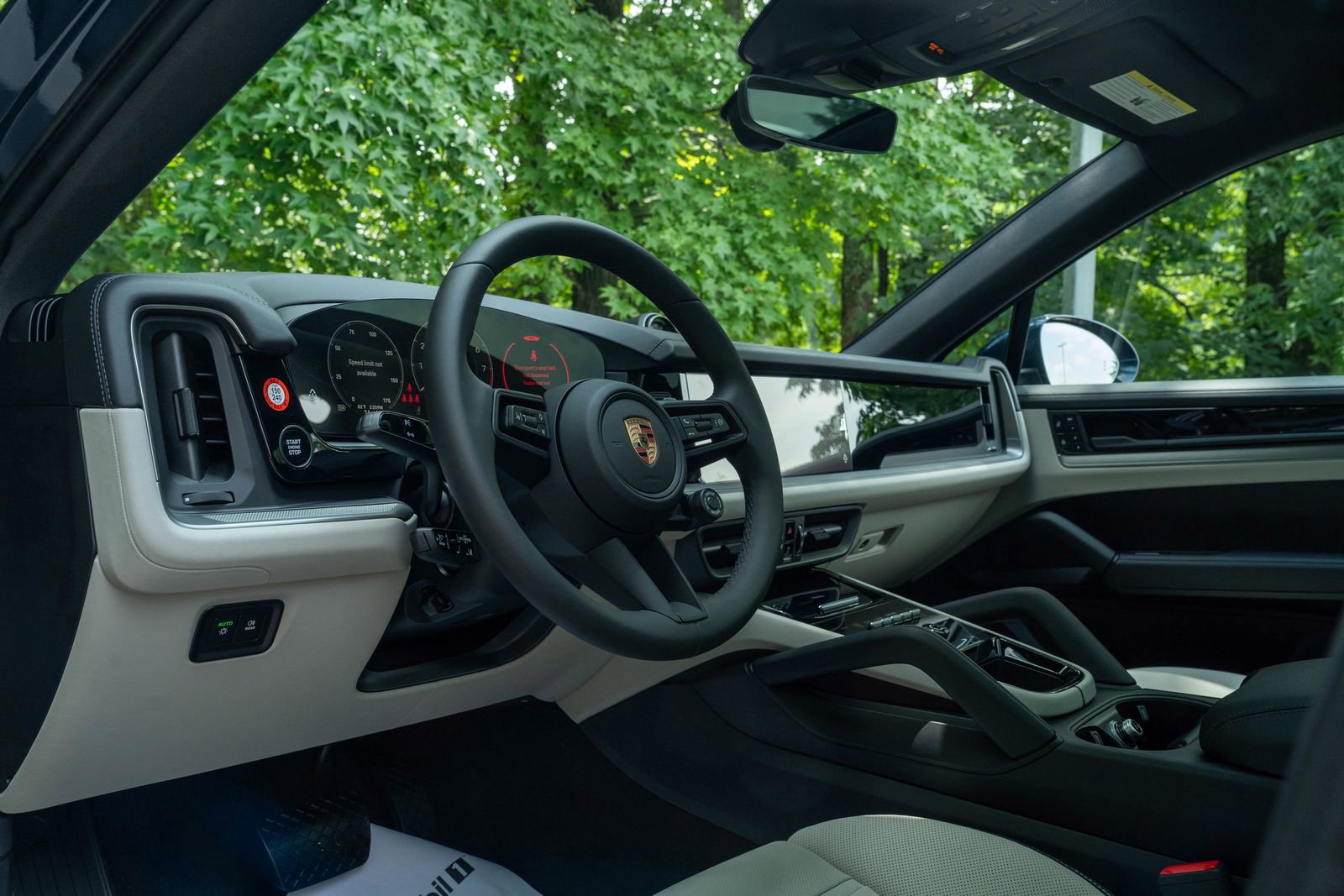 2025 Porsche Cayenne Base photo 4