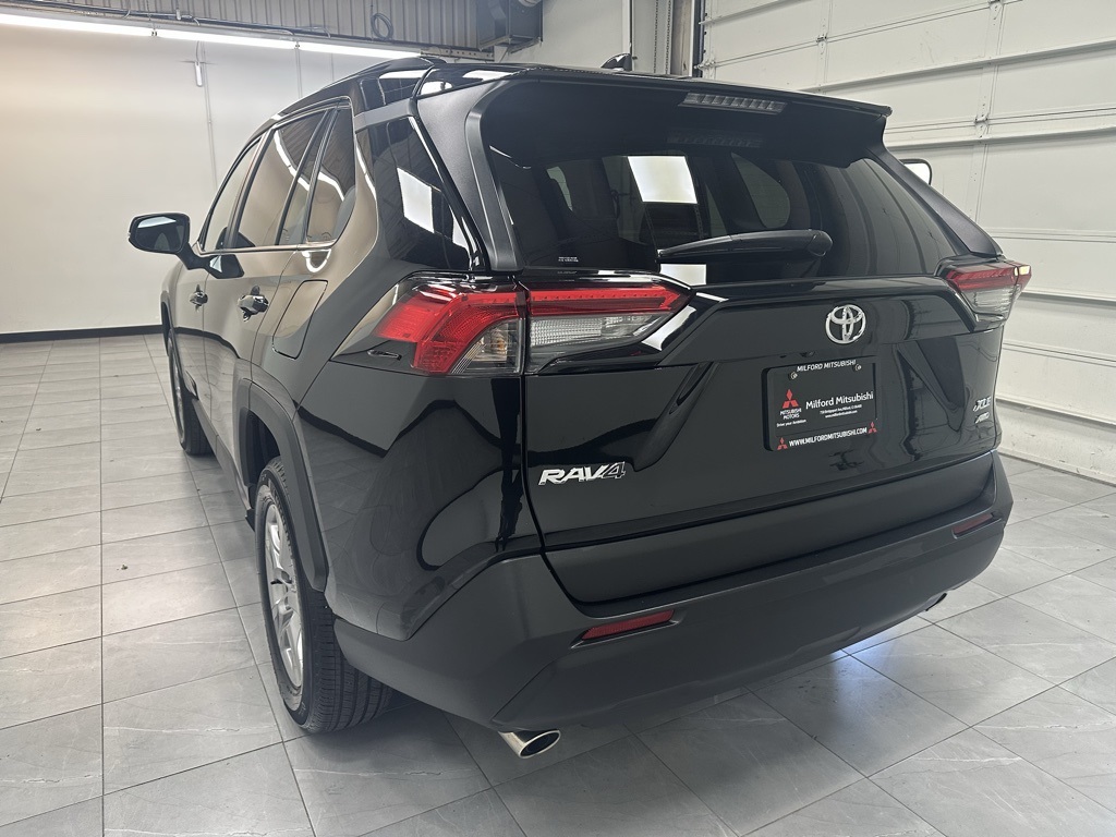 2024 Toyota RAV4 XLE photo 3