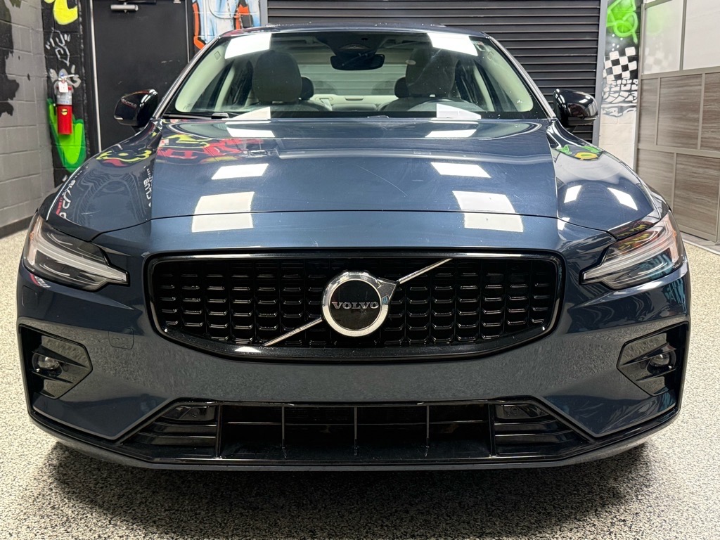 2024 Volvo S60 Core photo 2