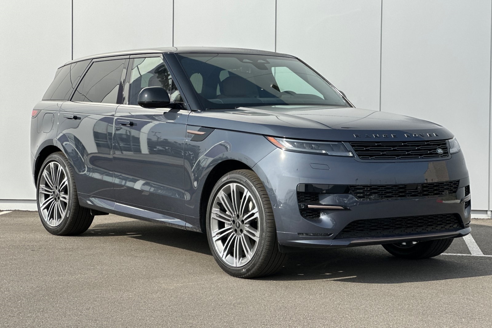 2025 Land Rover Range Rover Sport SE photo 7