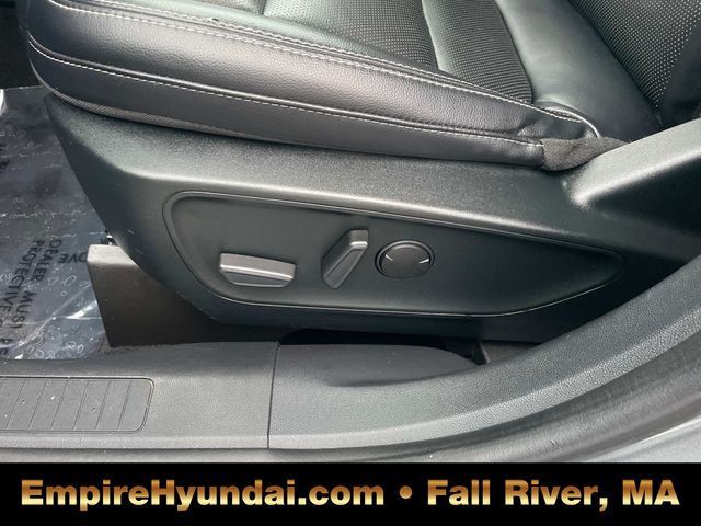 2022 Ford Escape Titanium photo 17